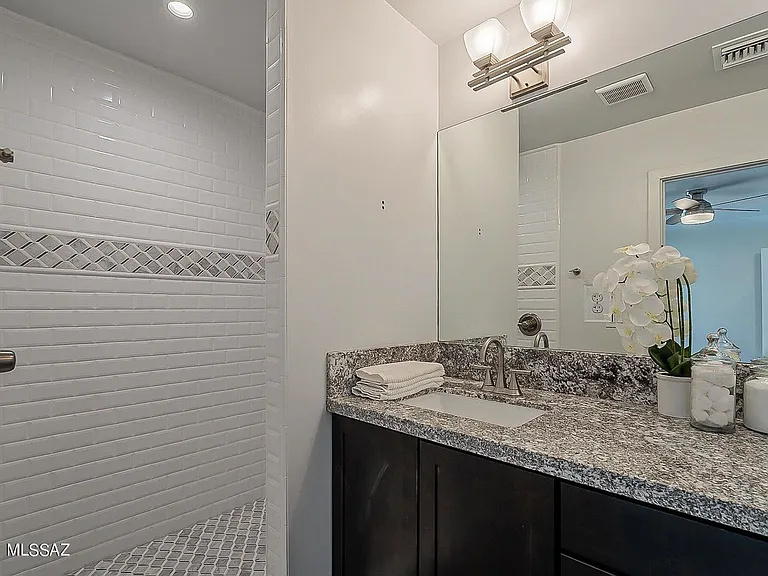 2225 E Fort Lowell Rd — Photo 11