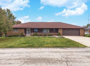 104 Boulder Dr, Gridley, IL 61744