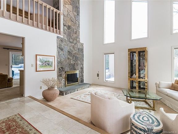 4th image of 34 Edgewood Ln