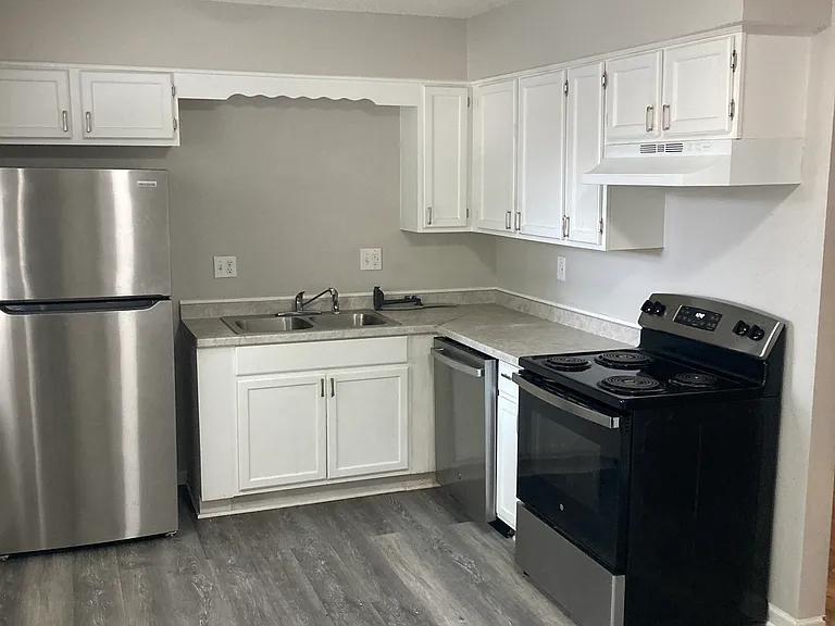 181 NW Zaun Ave #187 — Photo 2