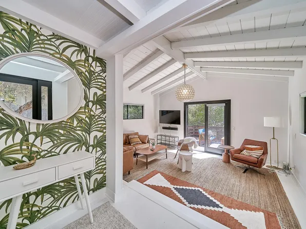8457 Ridpath Dr, Los Angeles, CA 90046