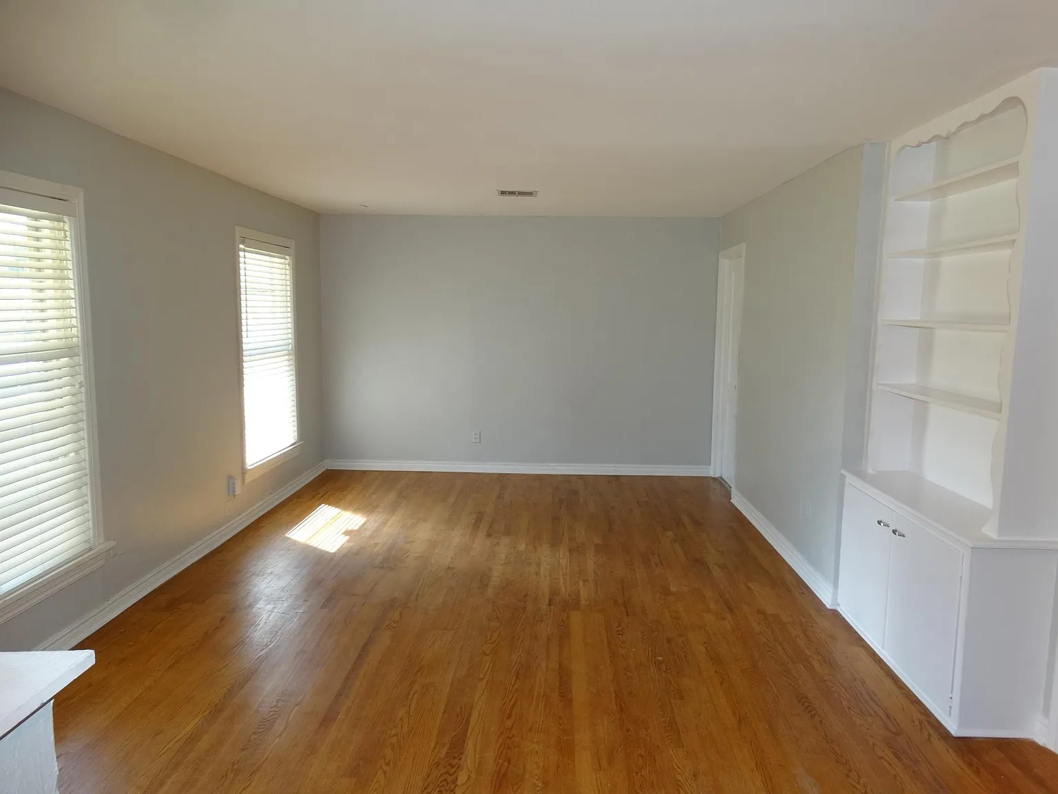 2 bed, 894 sqft, $1,200 — Photo 4