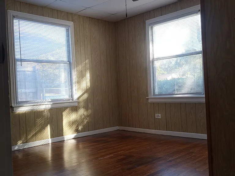 1211 W Bullock St — Photo 5