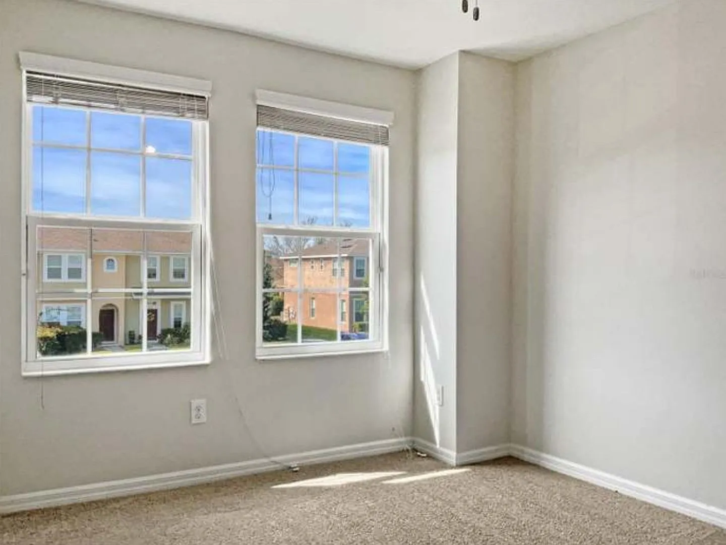 2 Bedroom Townhome in Riverview — Photo 3