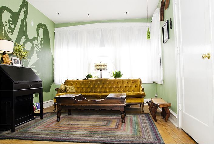 Entry/Livingroom-Unit 1