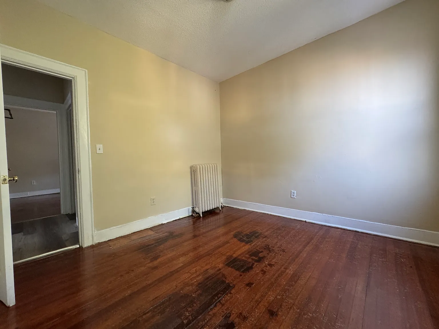 4 bed, 1200 sqft, $1,895 — Photo 3