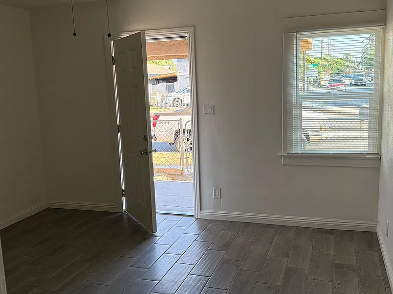 1170 W Rialto Ave — Photo 14