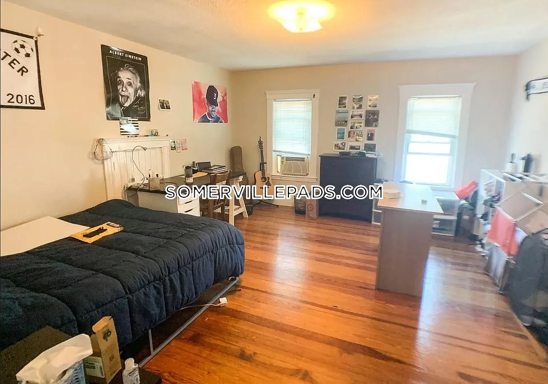 5 bed, 9999 sqft, $6,750 — Photo 3