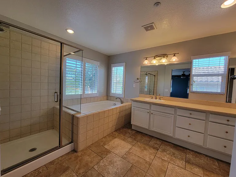 Mater bathroom overview