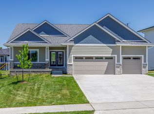 15019 Goldenrod Dr, Urbandale, IA 50323