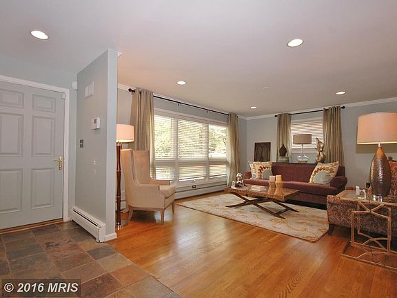 Entry brings you right into living room