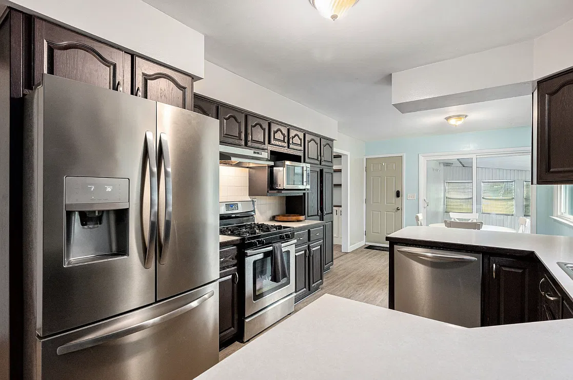 5 bed, 2.5 bath, 2158 sqft, $2,300 — Photo 4