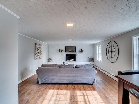 3rd image of 3842 Castlebury Dr