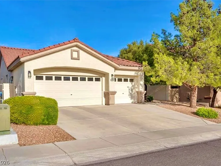 1913 Sierra Oaks Ln — Photo 1