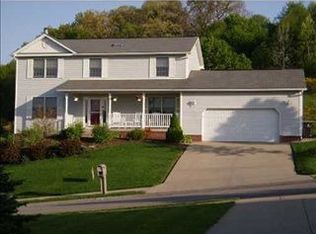 318 Green Fields Dr, Cranberry Twp, PA 16066
