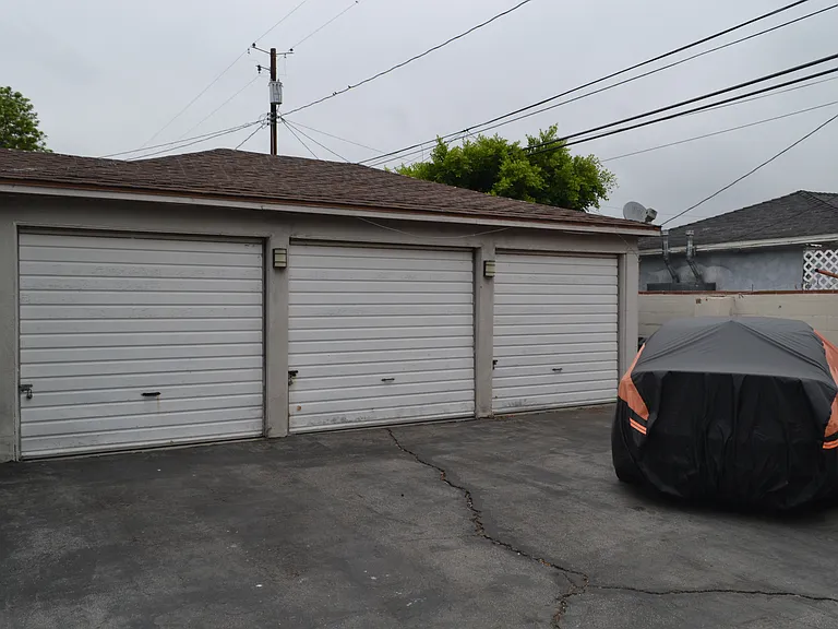 Garage/Parking