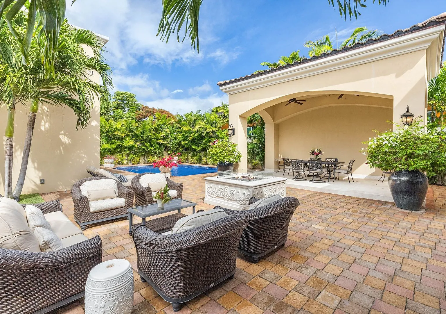 Luxury 5BR Grand Estate w/ Pool & Golf Simulator — Photo 4