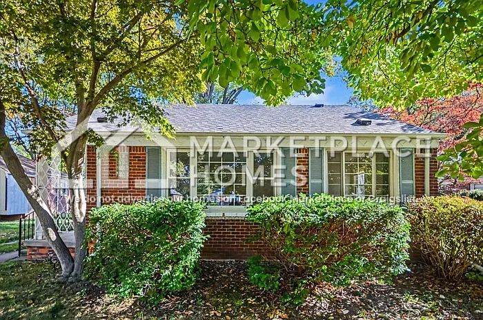 2 bed, 1.0 bath, 1393 sqft, $1,450 — Photo 1