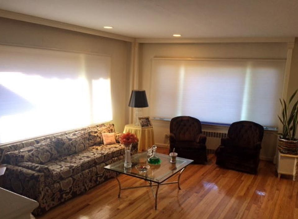 2nd image of 526 Beach 140 St