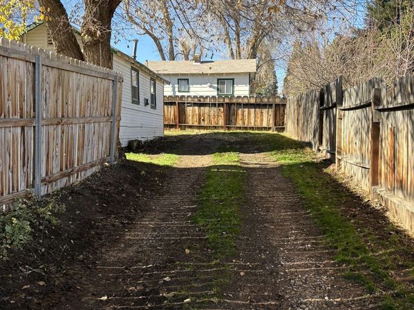 309 & 1/2 Pardee Ave