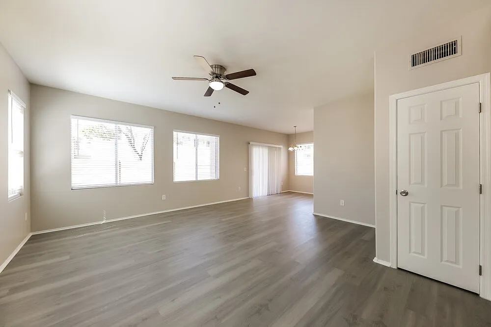 3 bed, 2.5 bath, 1642 sqft, $2,290 — Photo 4