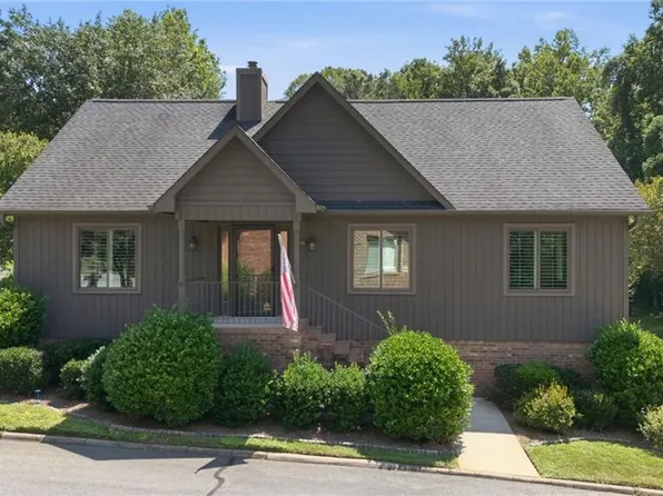 601 Ridgehaven Dr, Winston Salem, NC 27104