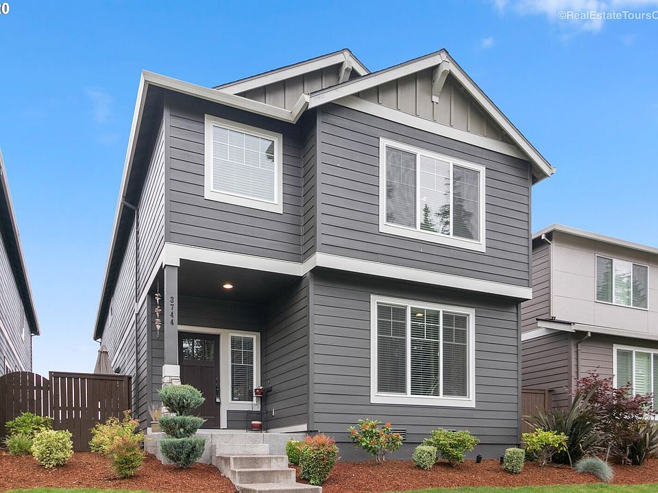 1st image of 3744 SE Willamette Ave