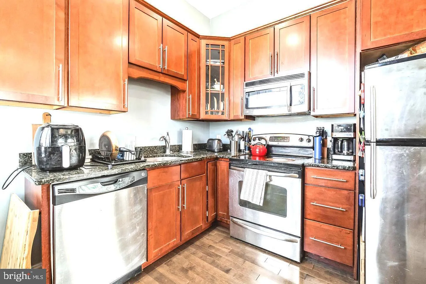 2 bed, 2.5 bath, 5460 sqft, $2,400 — Photo 2