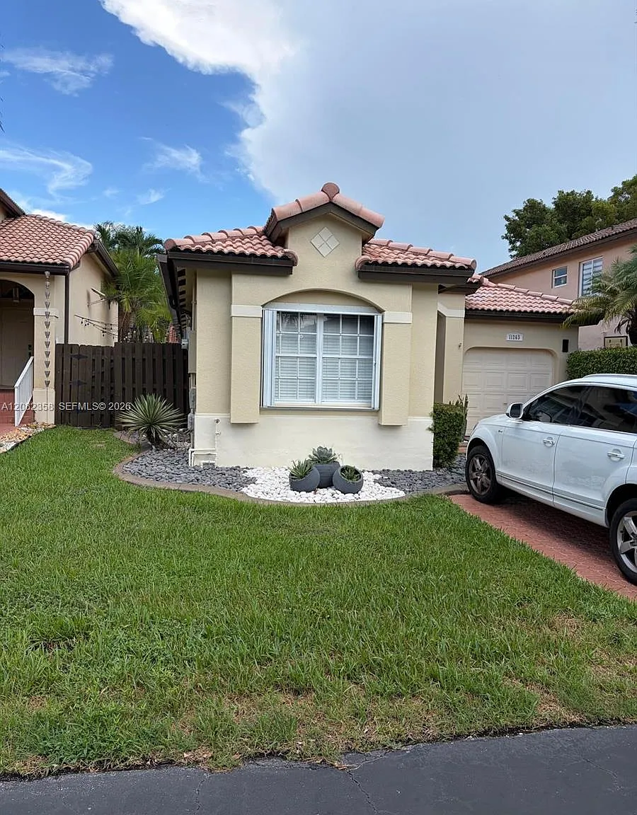 Doral Landings East — Photo 1