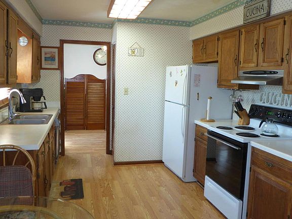 3rd image of 394 High Meadows Dr