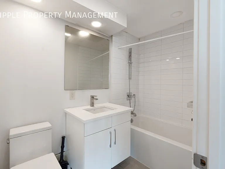 300 Meredith Rd NE #501 — Photo 8