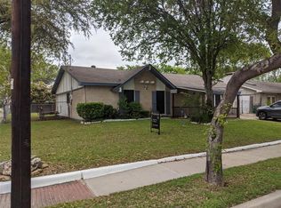 302 Wildflower Dr, Grand Prairie, TX 75052