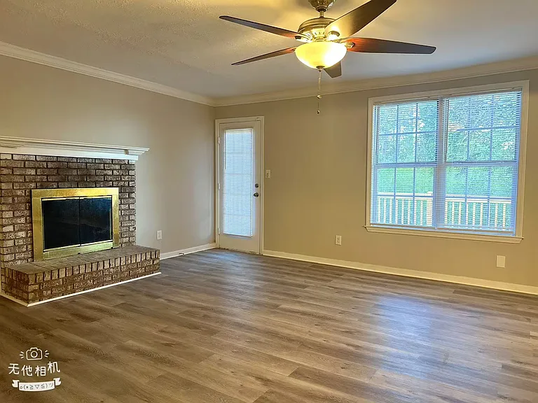 2127 Silverdale Rd — Photo 5