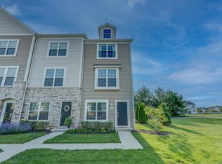 268 Autumn Ridge Cir, Pickerington, OH 43147