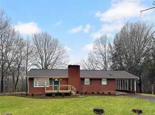 3092 Ridgemeadow Dr, Winston Salem, NC 27127