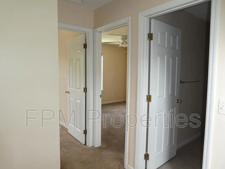 1017 Crestwood St — Photo 12