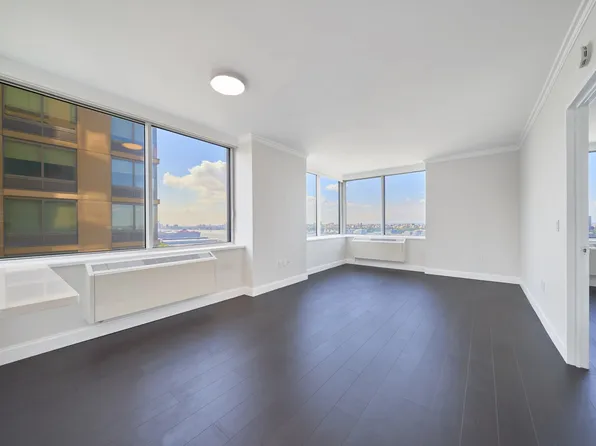 160 Riverside Boulevard image 1 of 12
