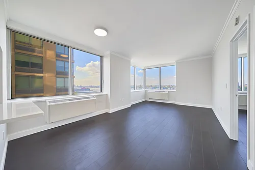 160 Riverside Blvd Photo 1