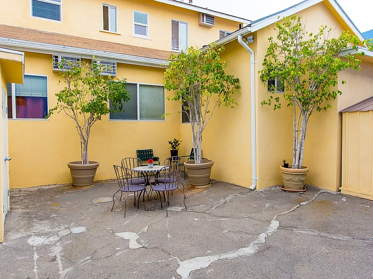 1650 Winona Blvd #4 — Photo 27
