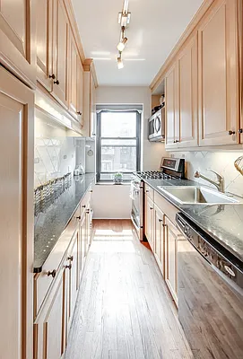 Sold by Nest Seekers International | media 3