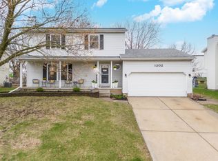 1202 Cadwell Dr, Bloomington, IL