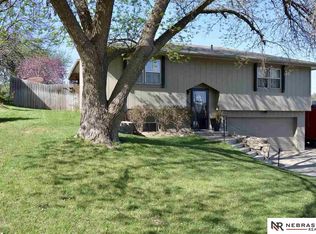 9009 Florence Dr, Bellevue, NE 68147