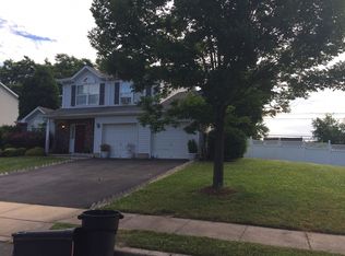 102 Honeysuckle Dr, Ewing, NJ 08638