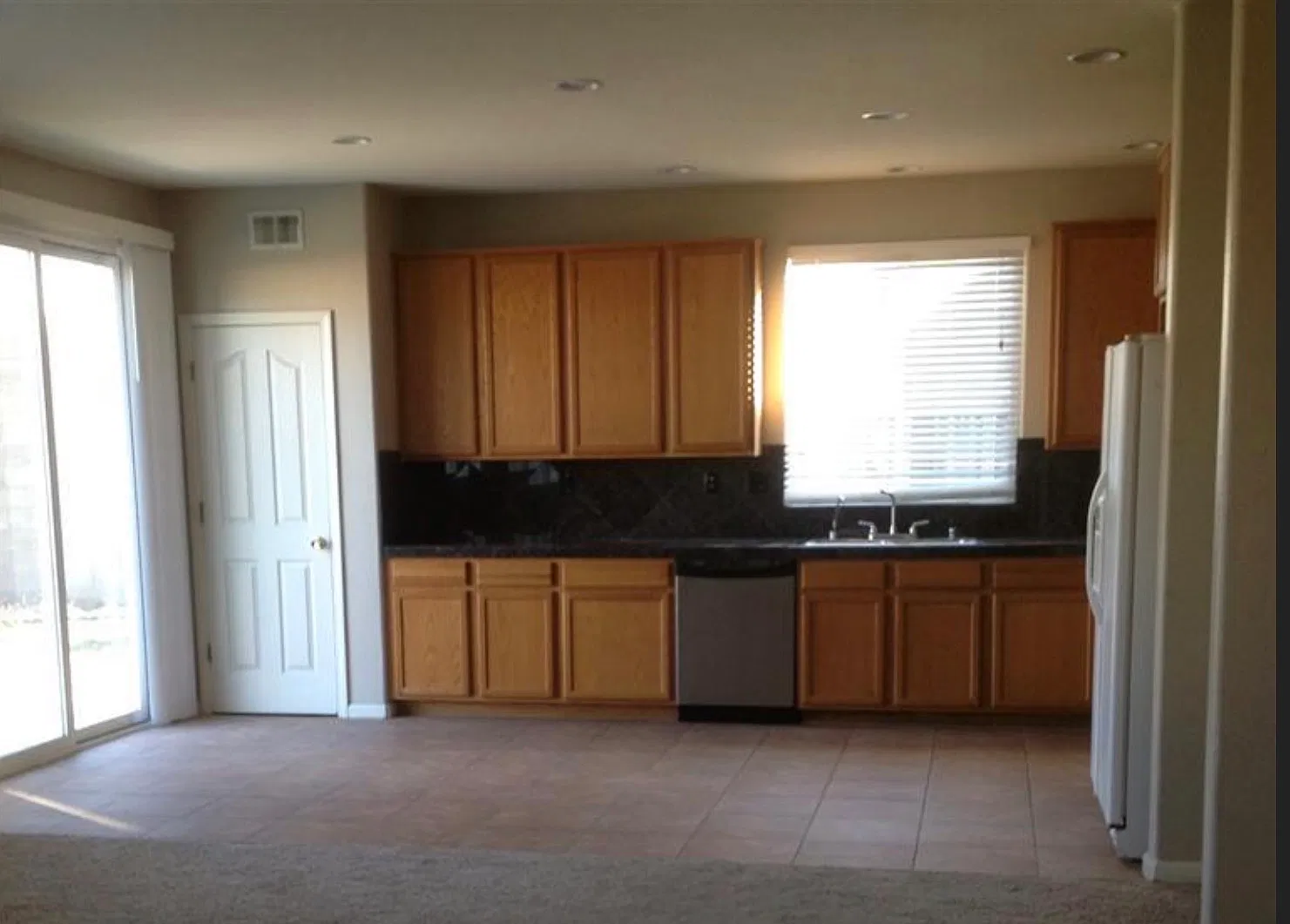 3 bed, 1826 sqft, $2,300 — Photo 4