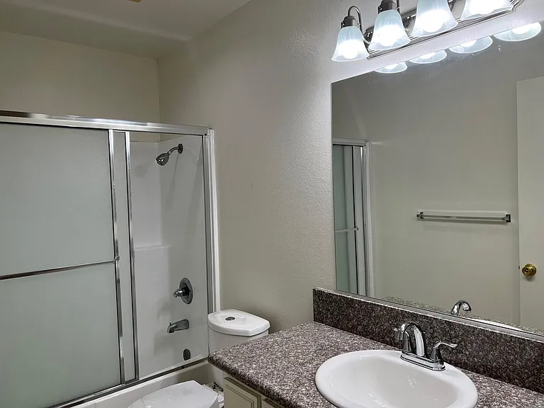 17302 Chatsworth St #7 — Photo 8