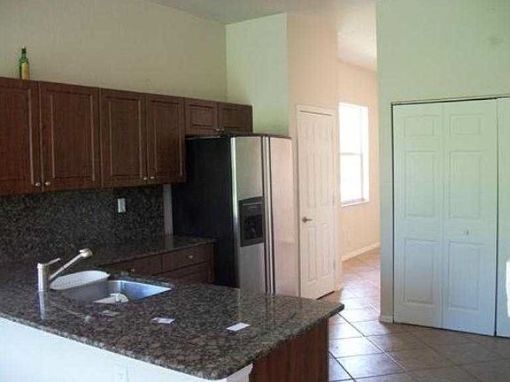5th image of 7573 NW 70th Ave