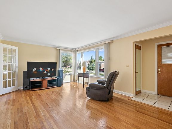 3rd image of 1846 Suffolk Ave
