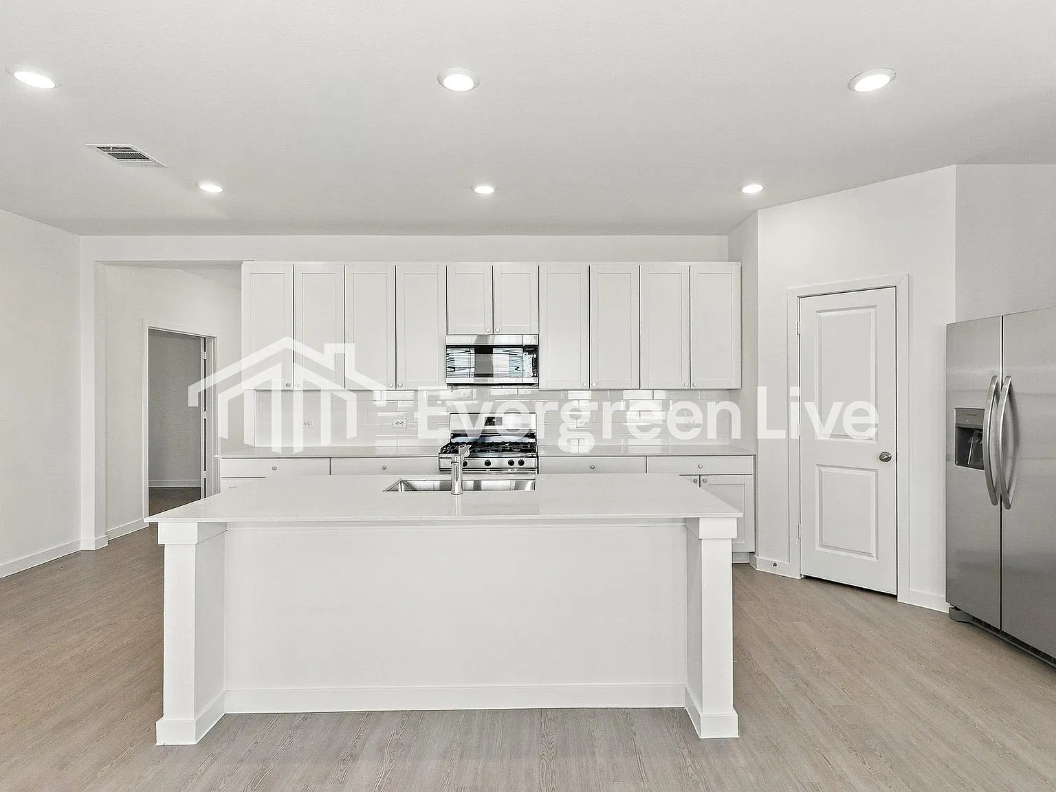 4 bed, 3.0 bath, 2231 sqft, $2,295 — Photo 3