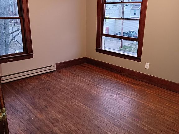 3rd image of 126 Pierce St #1