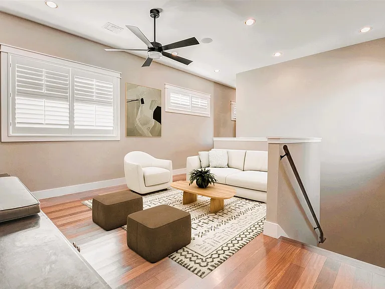 2219 Columbia St — Photo 33
